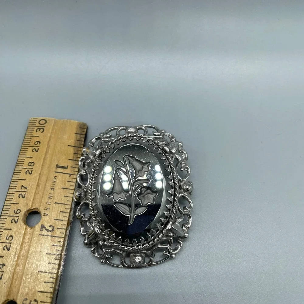 Vintage Silver‎ Tone Intaglio Floral Hematite Glass Oval Filigree Brooch Pin